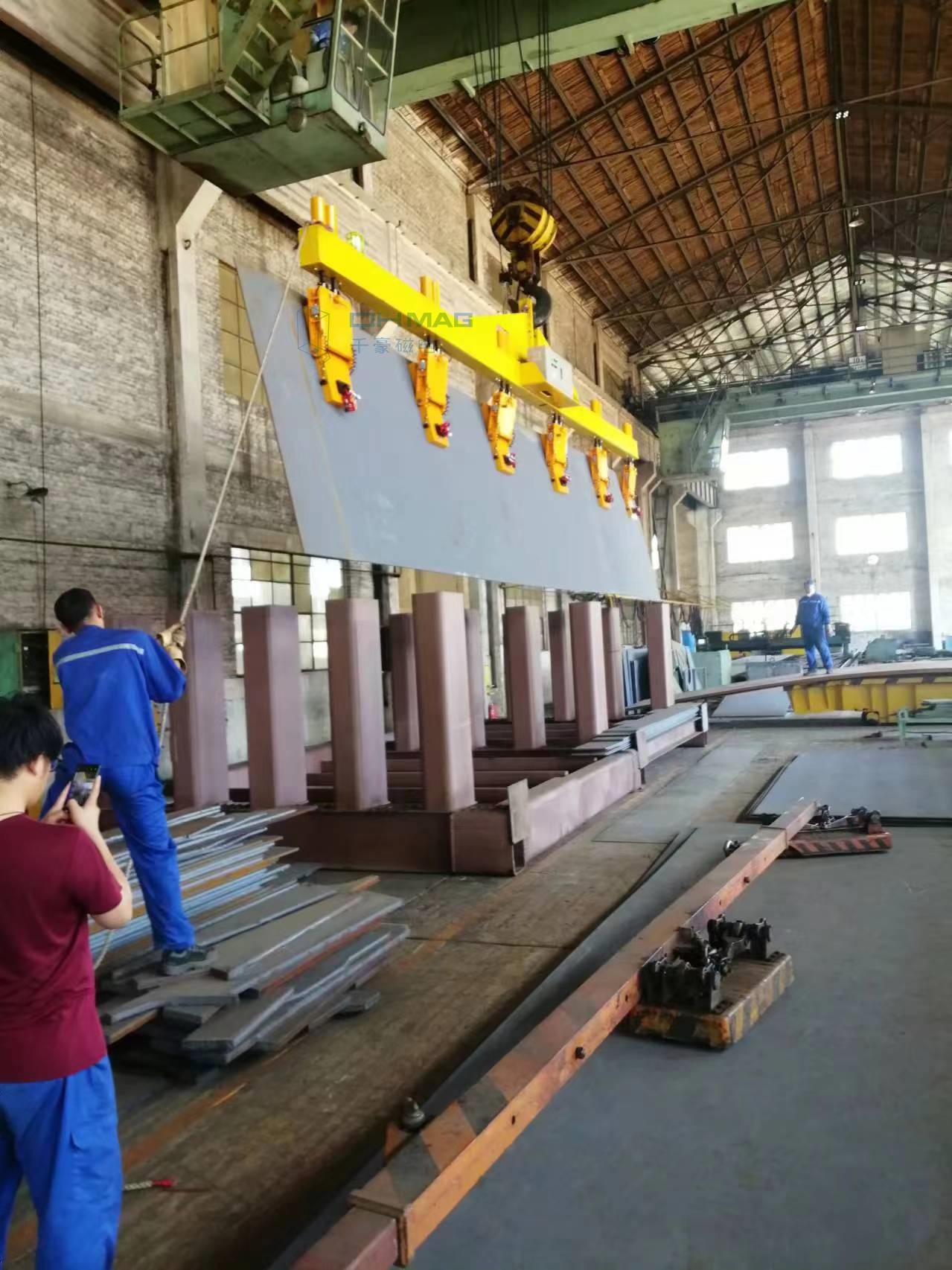 豎著吊鋼板，側(cè)吊鋼板，千豪電永磁吊具